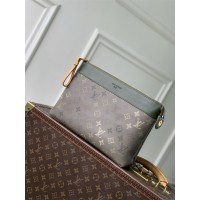 루이비통 서플라스 모노그램 남성 파우치백 클러치백M26970