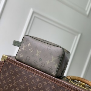 루이비통 돕 키트 토일레트리 모노그램 서플러스 남성 파우치백