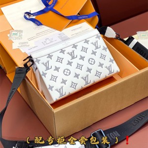 루이비통 가스통 웨어러블 월릿 크로스백 M81115