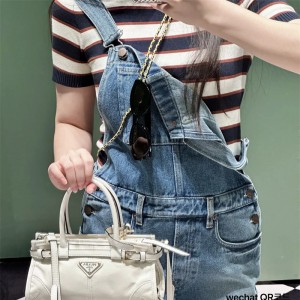 프라다 여성 보니 미니 가죽 1BA486