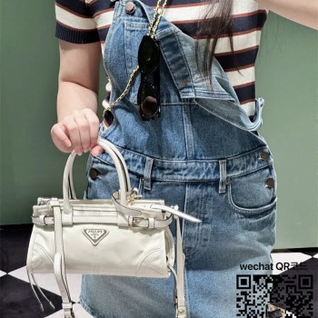 프라다 여성 보니 미니 가죽 1BA486