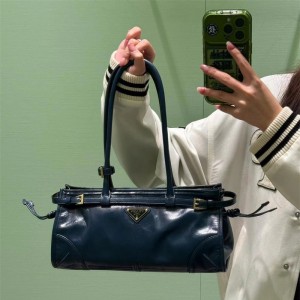 프라다 PRADA 미디엄 가죽 핸드백 1BA426A