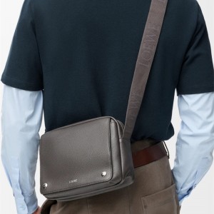 로에베 페블 메신저백