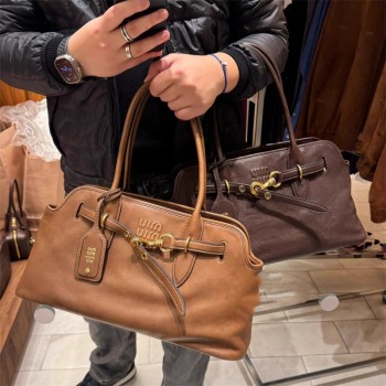 미우미우 아방뛰르 나파 가죽백 라지