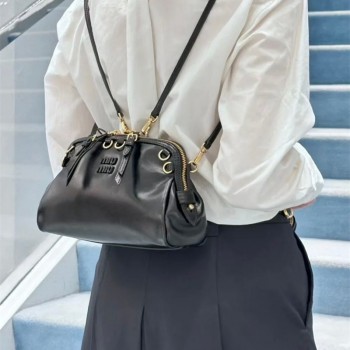 미우미우 카프리스 샤이니 가죽백 스몰 백팩착용가능