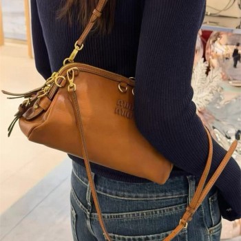 미우미우 카프리스 샤이니 가죽백 스몰 백팩착용가능