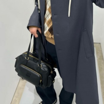 미우미우 가죽 포켓백