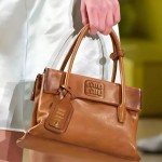 미우미우 솔리테르 광택 가죽백 5BA302