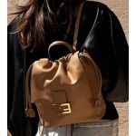 FENDI 펜디 FF 클래스프 블랙 가죽 백팩  8BZ057