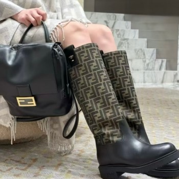 FENDI 펜디 FF 클래스프 블랙 가죽 백팩 8BZ057