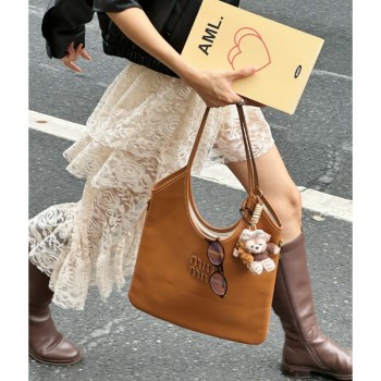 미우미우 아이비 가죽백