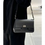 발렌시아가 벨 에어  크로스백