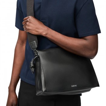 로에베 남성 가죽 플라멩코  새첼  메신저백