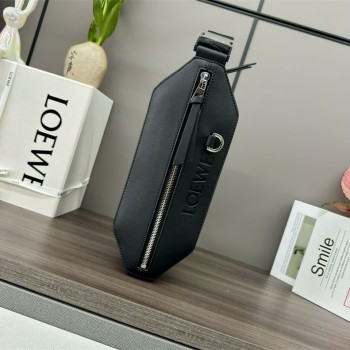 로에베 남성 벨트백