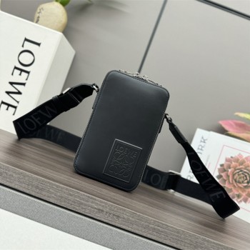 로에베 남성 미니 폰홀더백