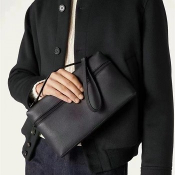 로로피아나 남성 엑스트라 파우치백