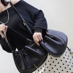 생로랑 그레인 레더 파리 VII 미니 호보백  833423