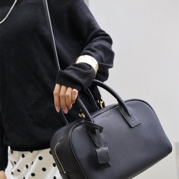 생로랑 해머드 가죽 숄더백 851694