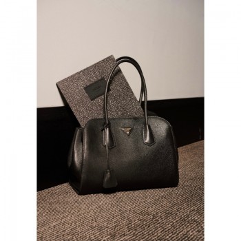 프라다 미디엄 레더 토트백 1BG606