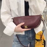 셀린느 하프문 소프트 트리옹프 베사체 크로스백 103737