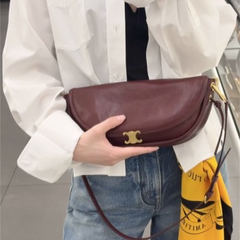 셀린느 하프문 소프트 트리옹프 베사체 크로스백 103737