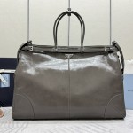 프라다 남성 보니 가죽 핸드백 2VG128