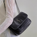 생로랑 그레인드 램스킨 스몰 니키 체인 여성 숄더백  633151 22cm