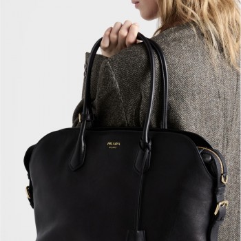 프라다 라지 레더 토트백 1BG600