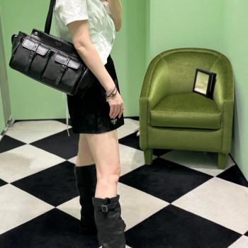 프라다 루트 미디엄 가죽 토트백 1BG645