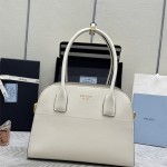 프라다 미디엄 가죽 토트백  1BG538