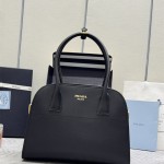 프라다 미디엄 가죽 토트백 1BG538