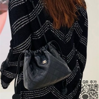 샤넬 신상가죽 스트랩 클러치 스웨이드 카프스킨 AP5227