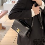 셀린느 트리옹프 폴리오 미디엄 숄더백 102037