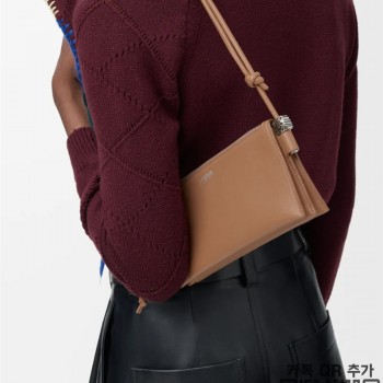 로에베 나파 카프스킨 조야 파우치 262544