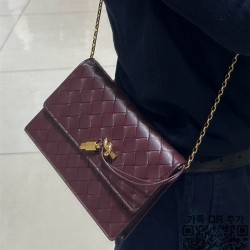 보테가베네타 다크 바롤로 골드 안디아모 체인 파우치 844107