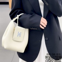 셀린느 퀴르 트리옹프 스몰 레더 숄더백 10133