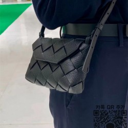 보테가베네타 남성 스몰 디아고 블랙 크로스백 805745