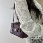 샤넬 26SS 가죽 스트랩 코스메틱 케이스 베니티 미니백 AP5067