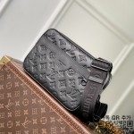 루이비통 M28785 알파 메신저 블랙 가죽 남성 데일리백