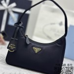 프라다 리에디션 나일론 호보백 블랙 1NE515